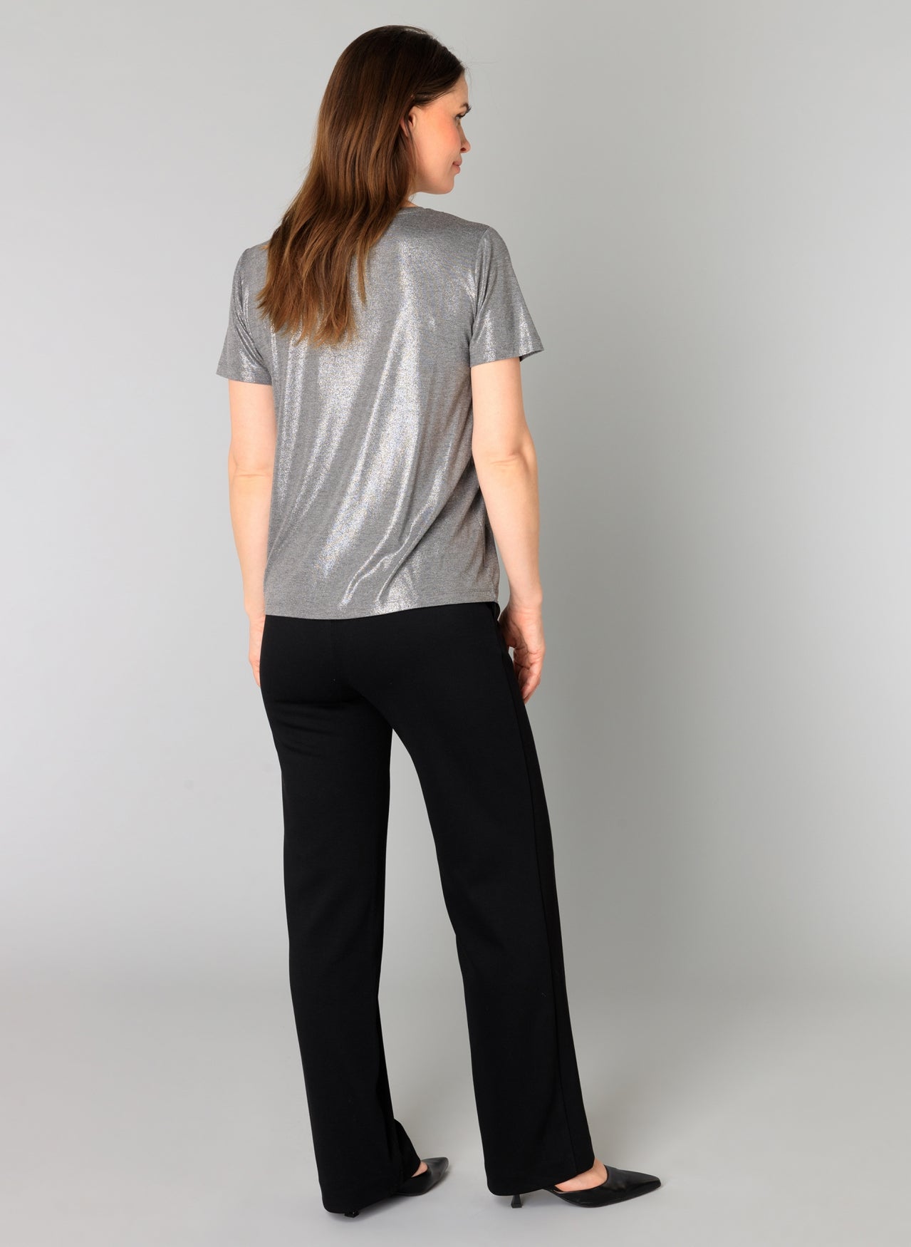 Yest - Genelia Essential glansandi "metallic" bolur