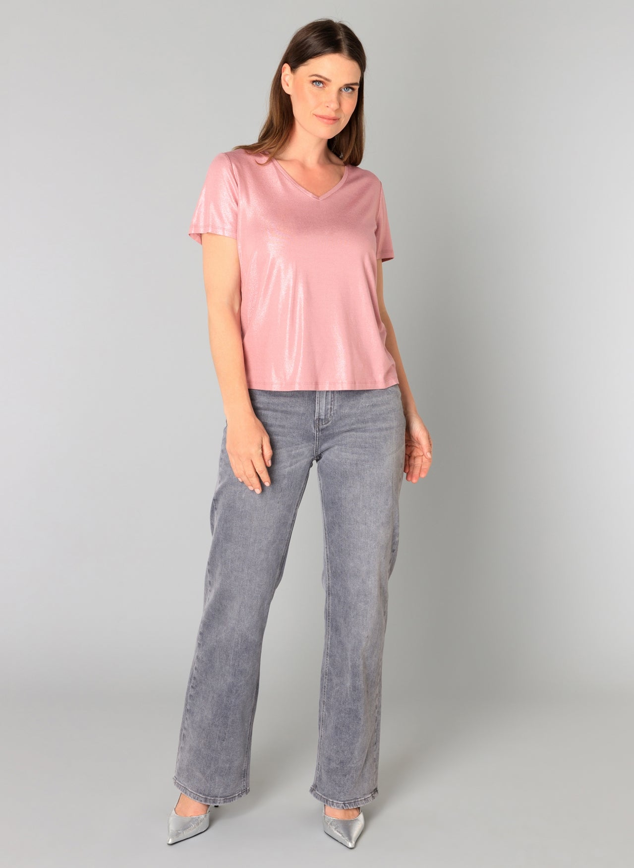 Yest - Genelia Essential glansandi "metallic" bolur