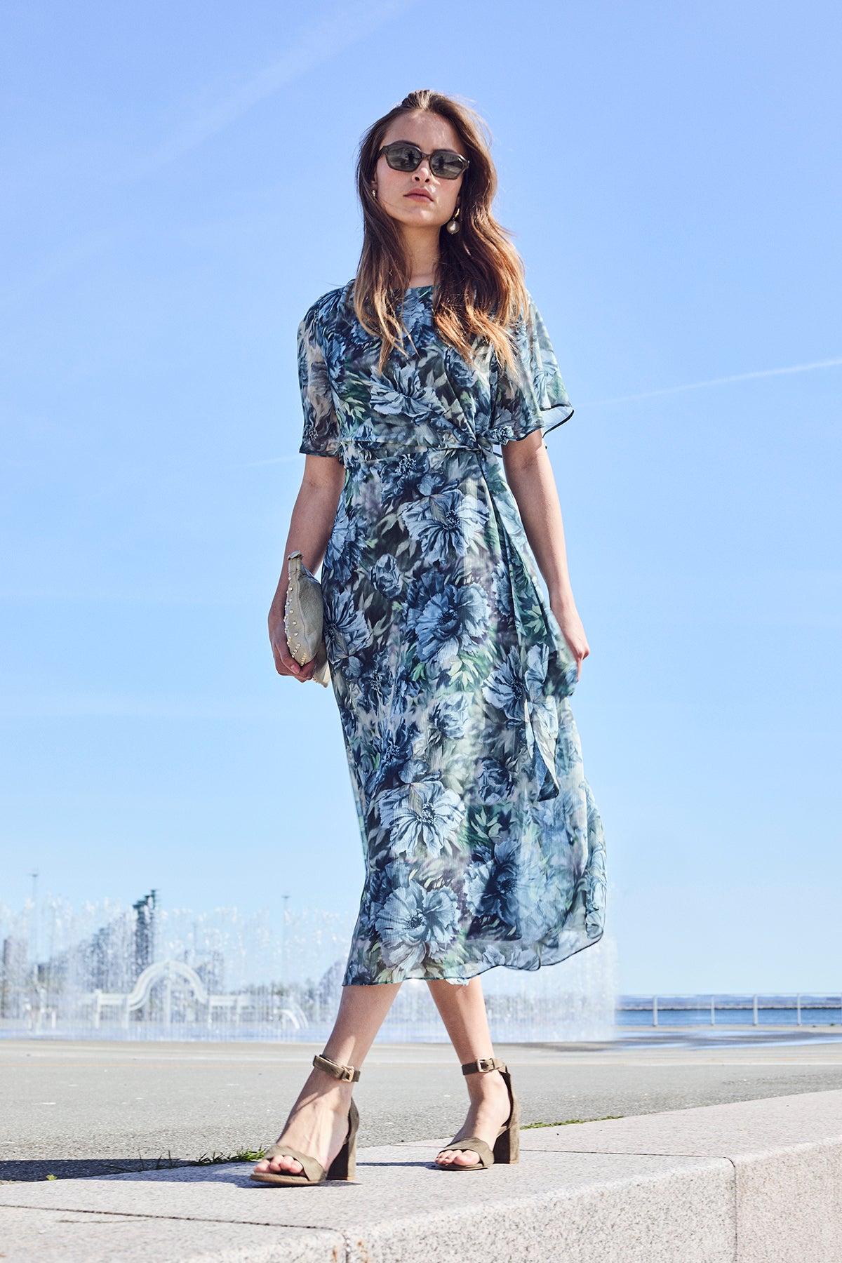 Molly Jo - Cade wrap sparikjóll með blómamynstri