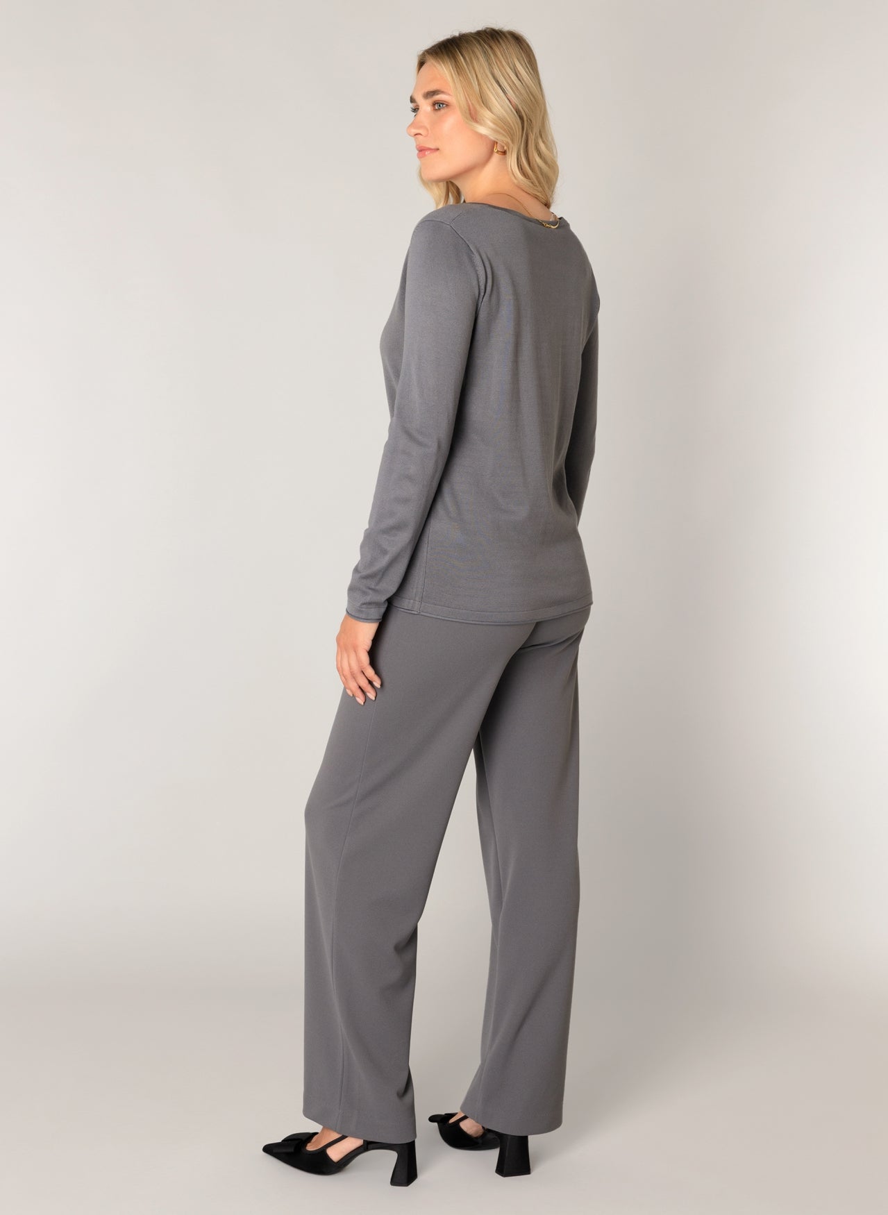 Yest - Base Level - Yola heil peysa