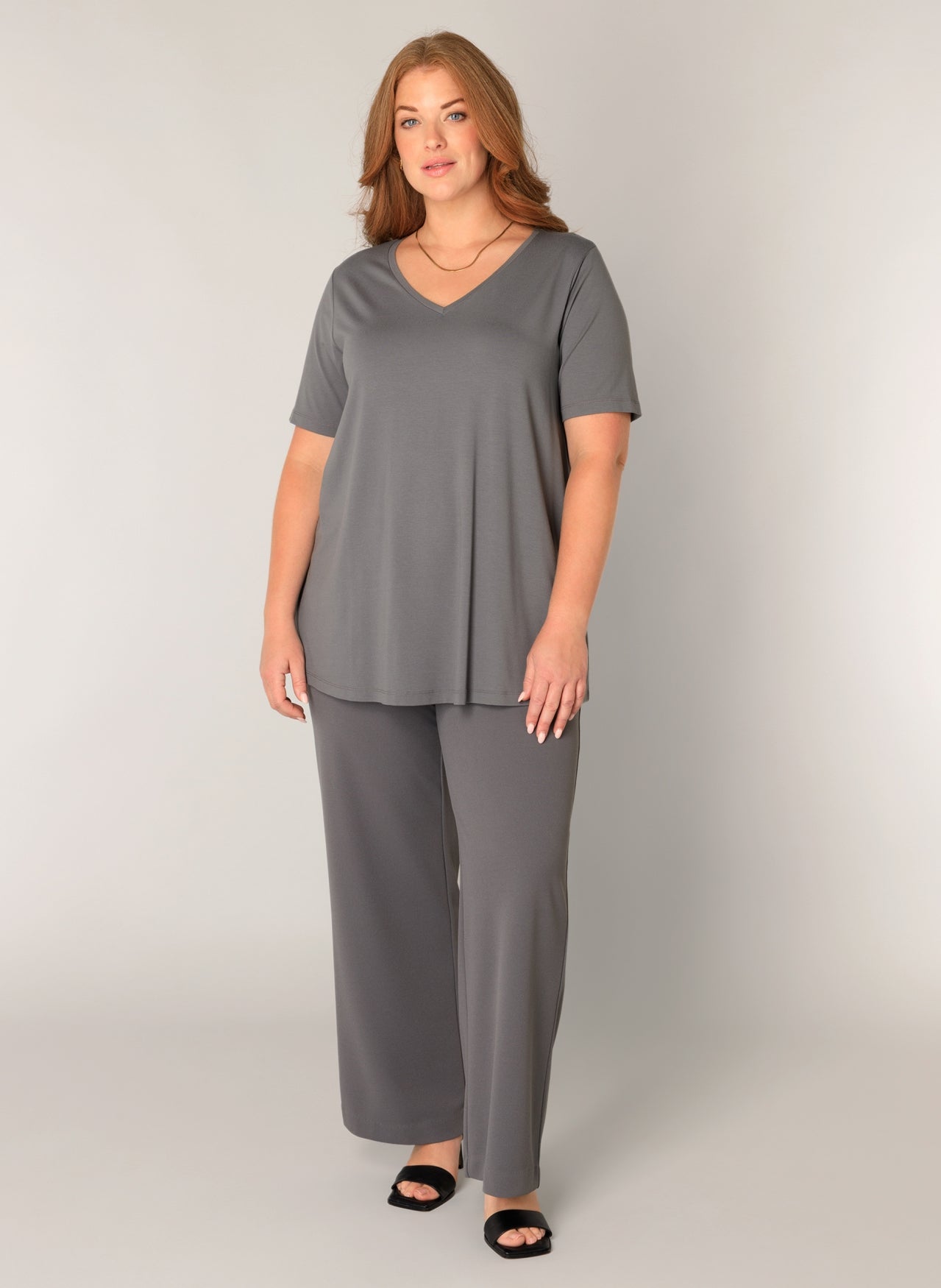 YestA - Base Level Curvy - Alba stuttermabolur