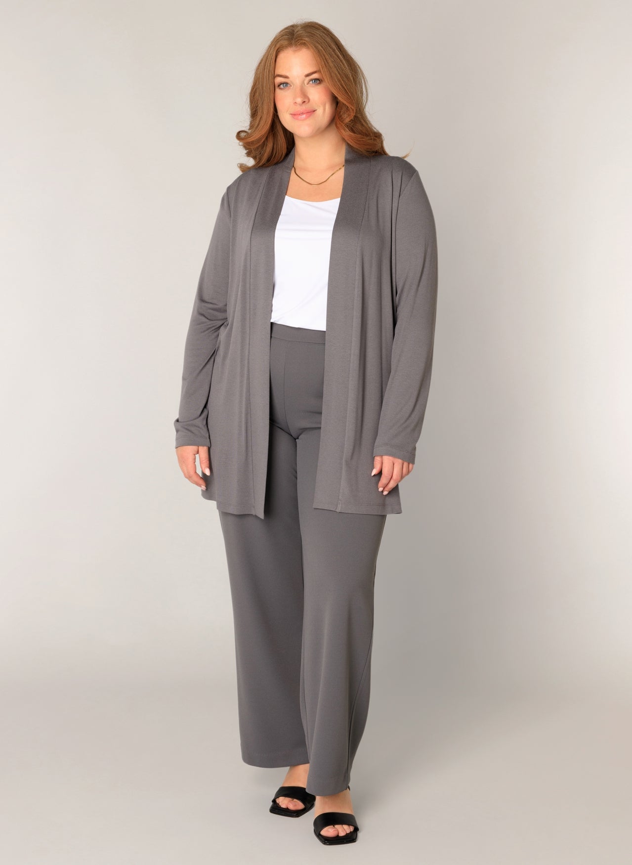 YestA - Base Level Curvy - Ayla, opin peysa