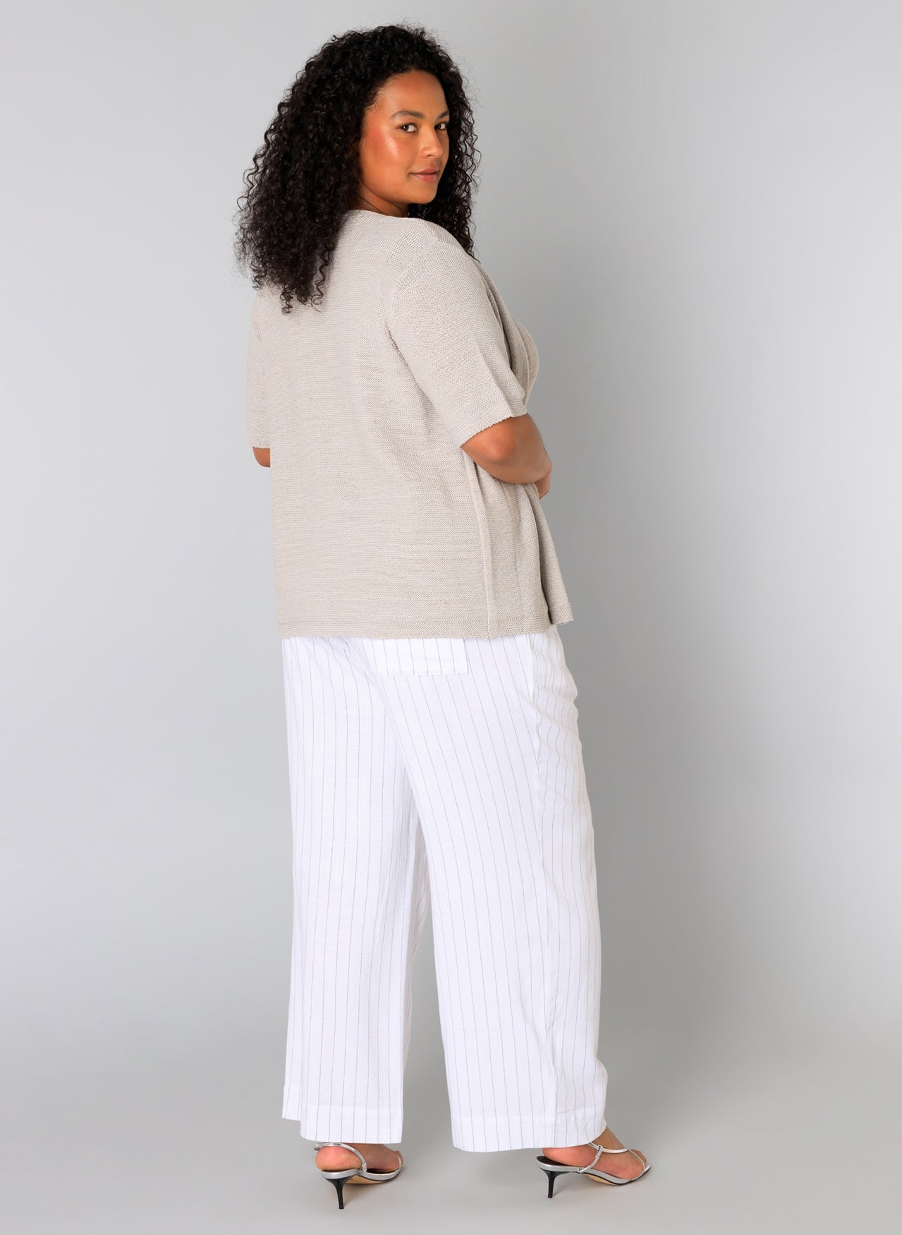 Yest Curve - Jitske Essential stutterma opin peysa