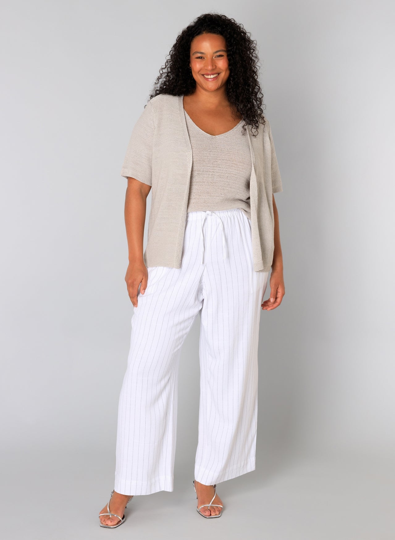 Yest Curve - Jitske Essential stutterma opin peysa