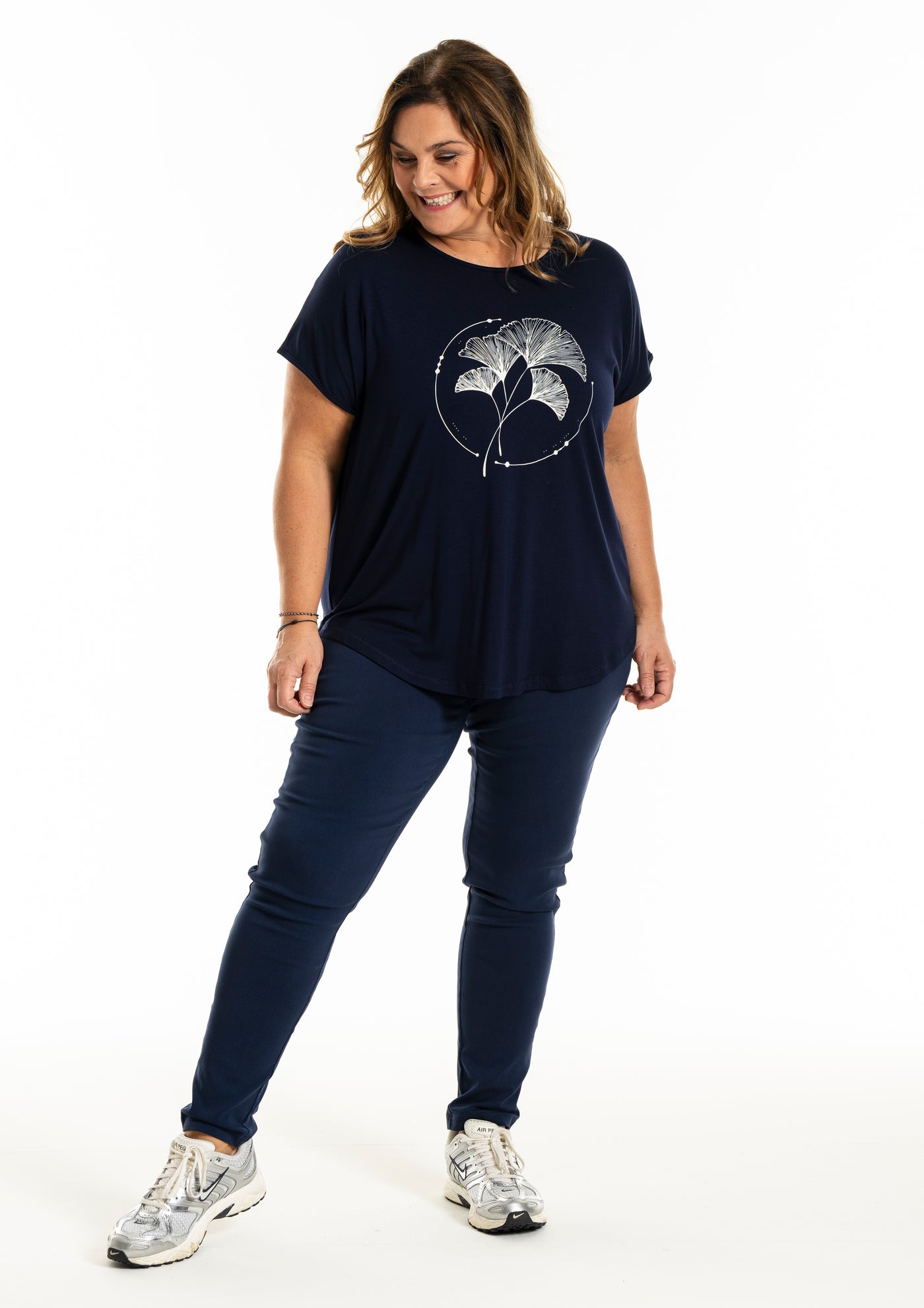 Gozzip - Gitte stuttermabolur með hvítum blómum