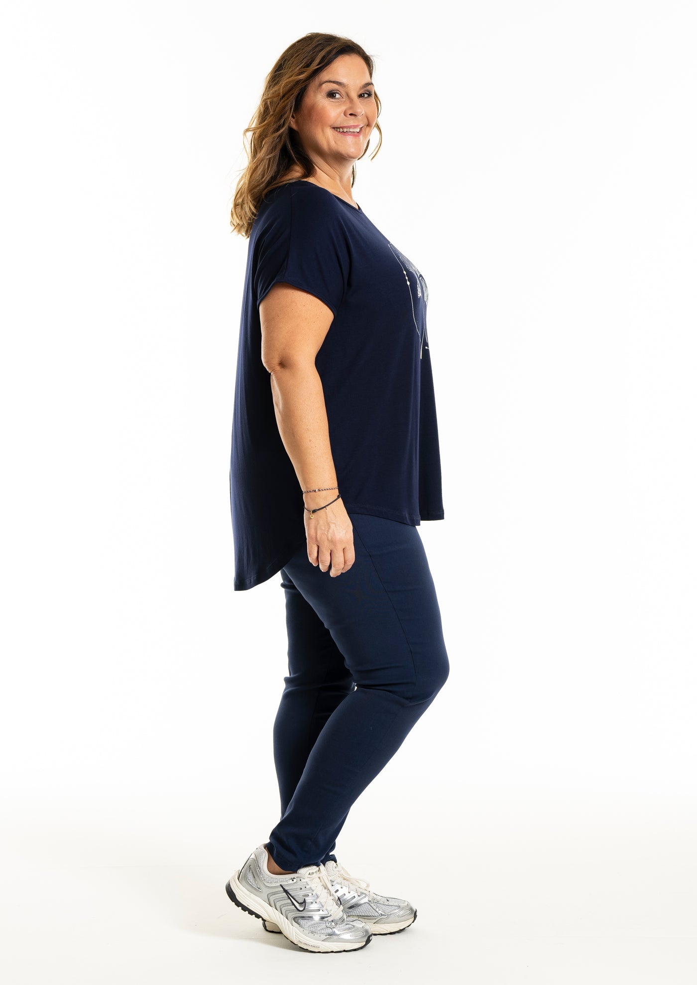 Gozzip - Gitte stuttermabolur með hvítum blómum