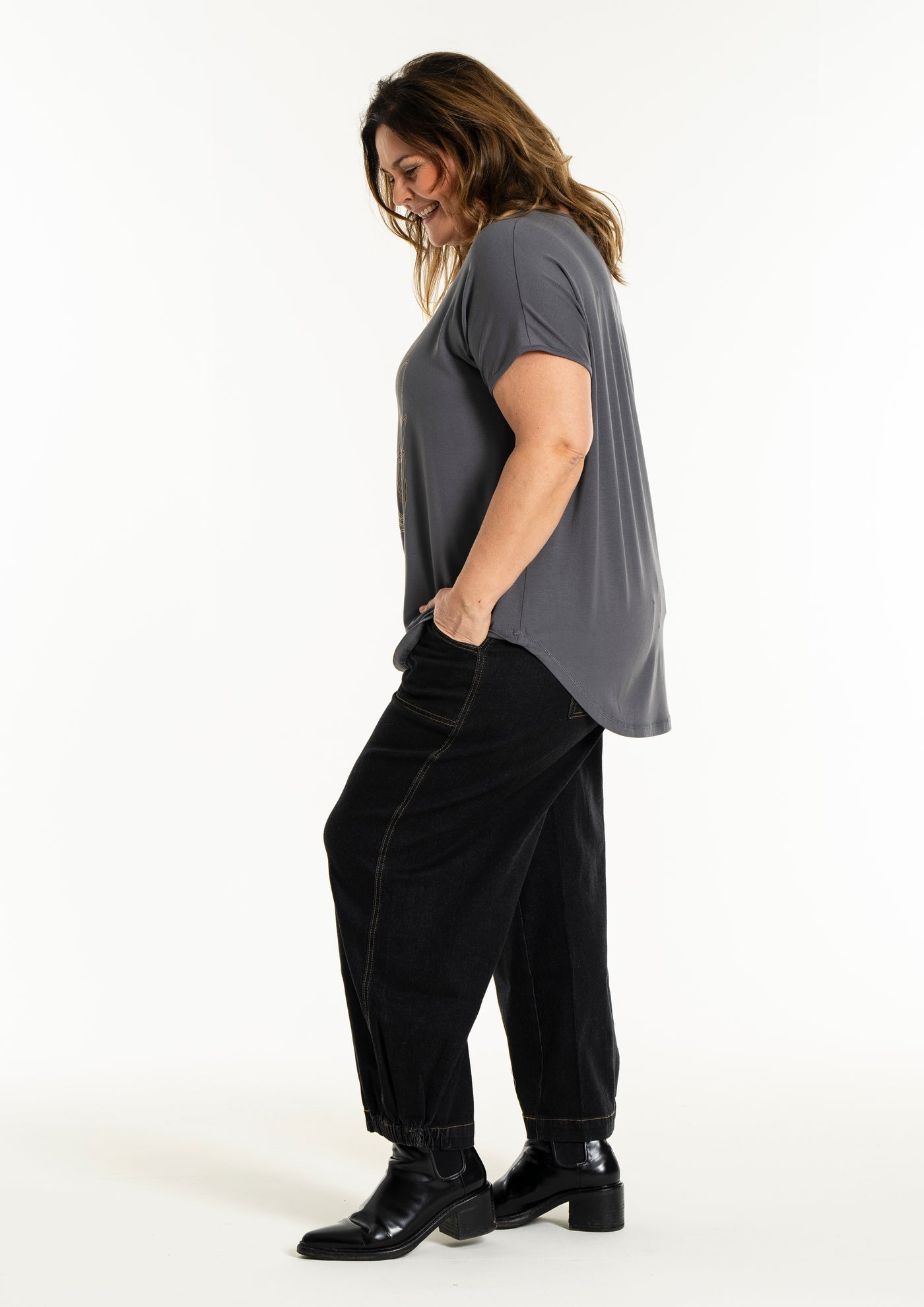 Gozzip - Gitte stuttermabolur með abstrakt blómamynstri