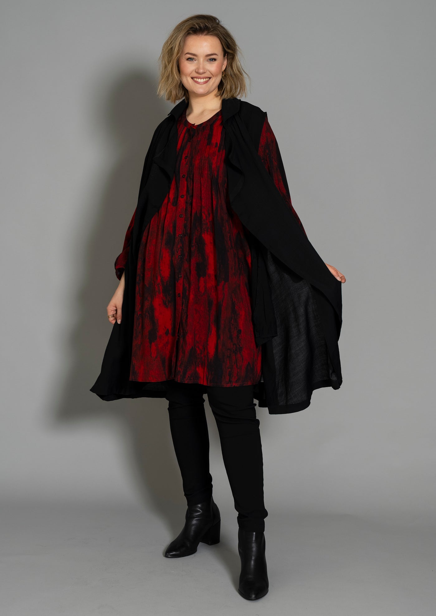 Gozzip - Johanne skyrtukjóll - svart/rautt mynstur