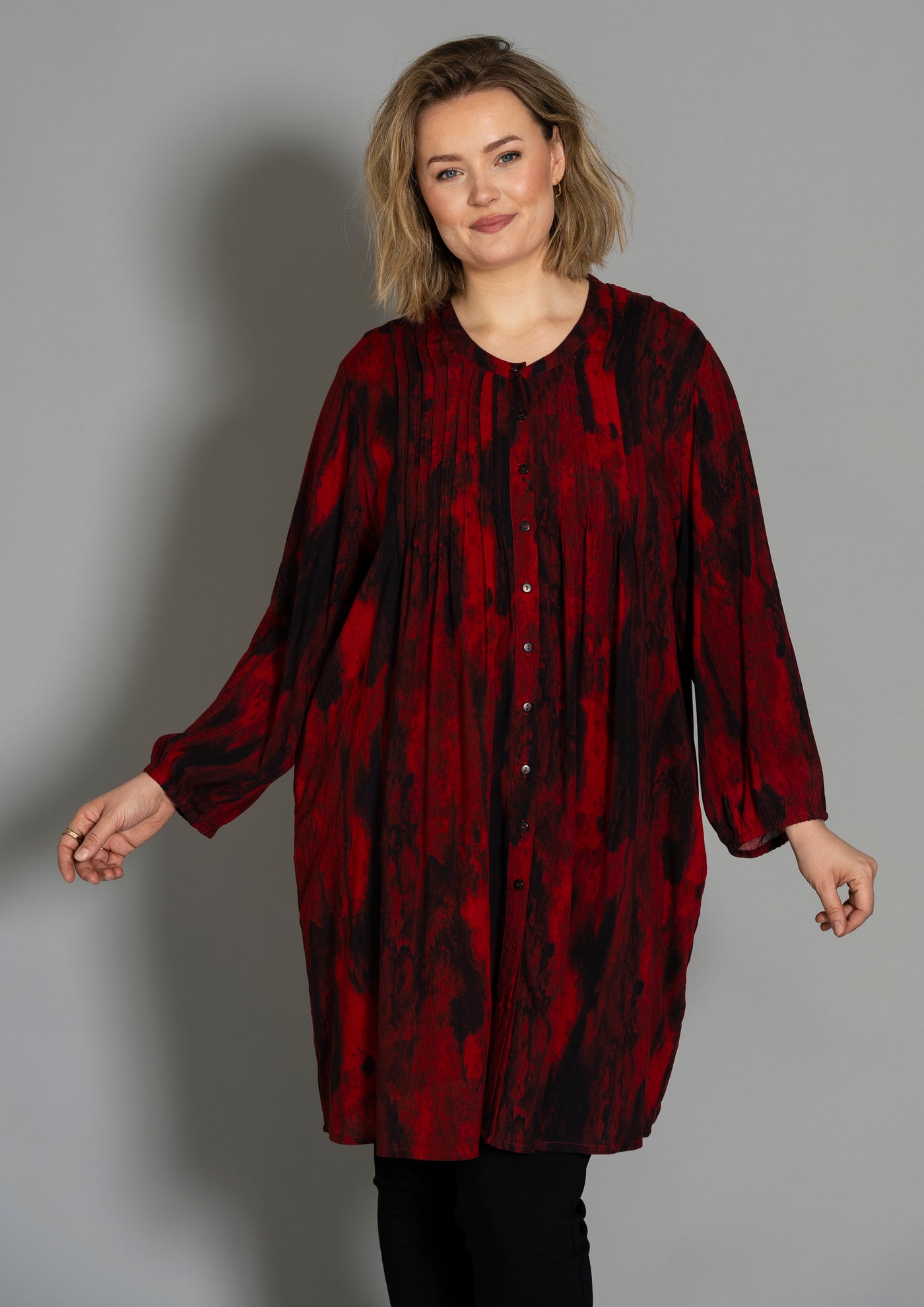 Gozzip - Johanne skyrtukjóll - svart/rautt mynstur