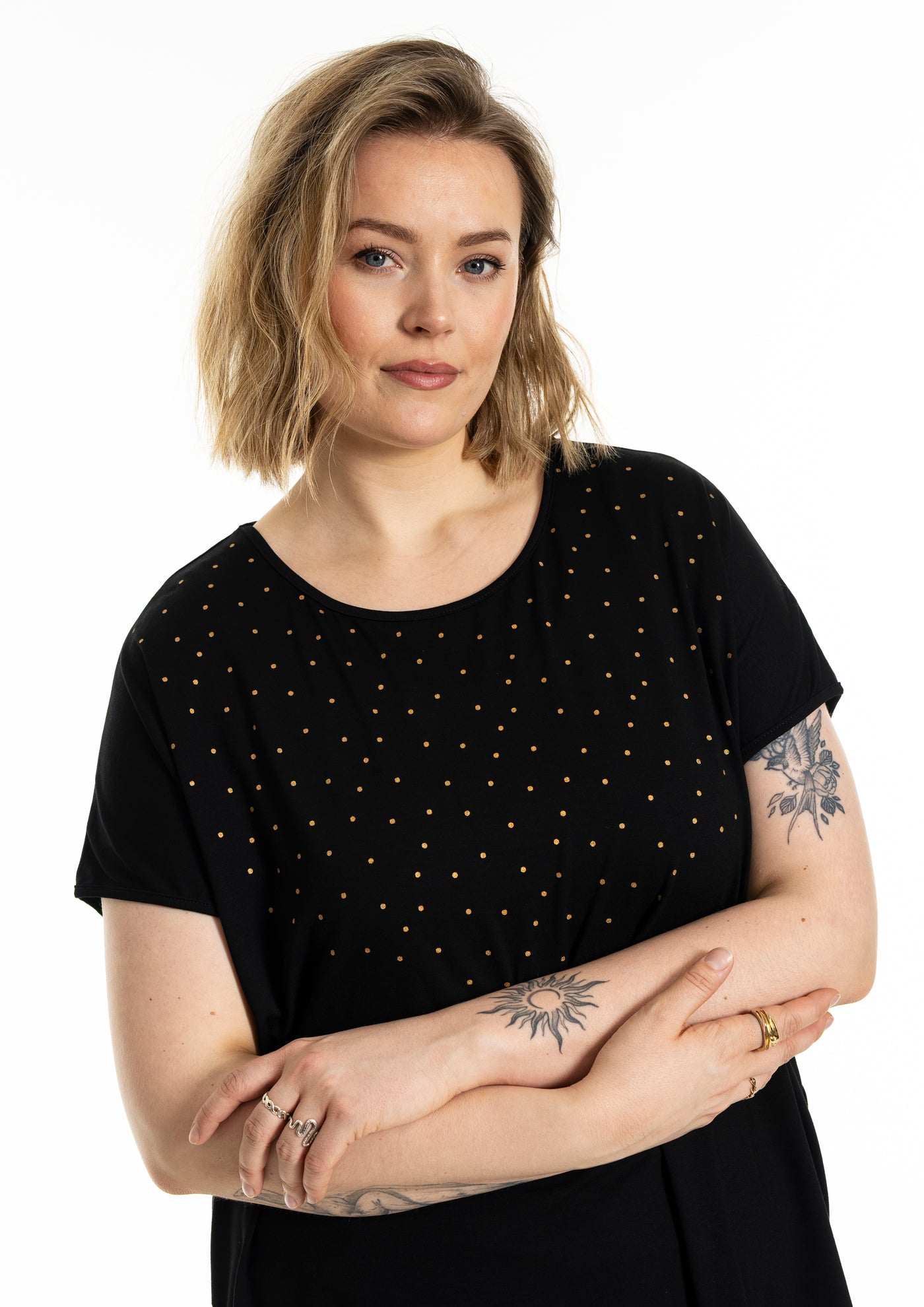 Gozzip - Gitte stuttermabolur með gylltum doppum