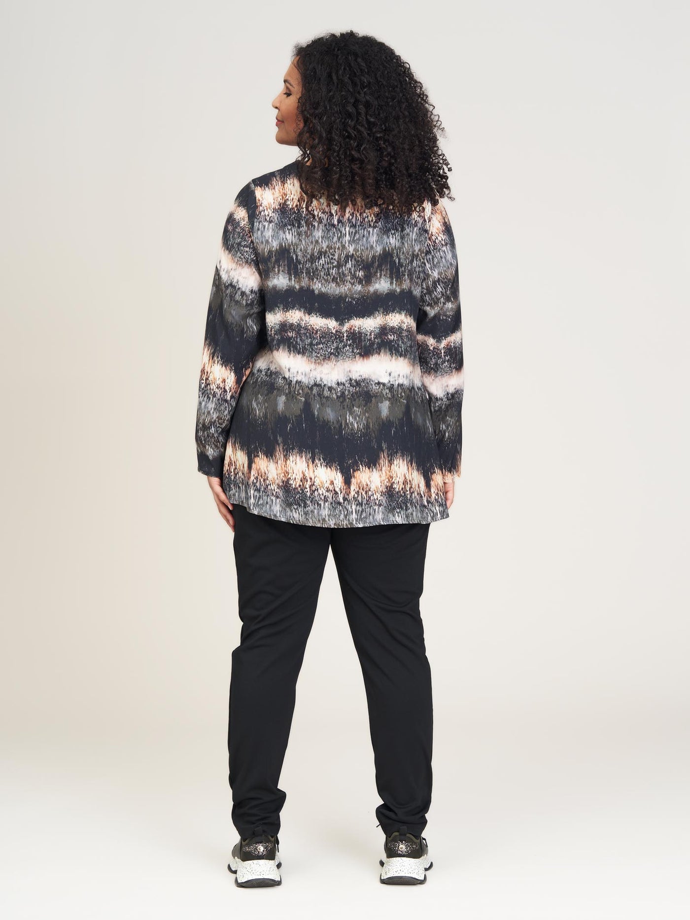 Studio - Fie mynstruð blússa