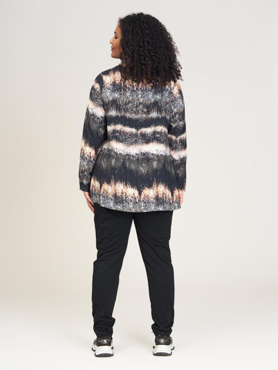 Studio - Fie mynstruð blússa