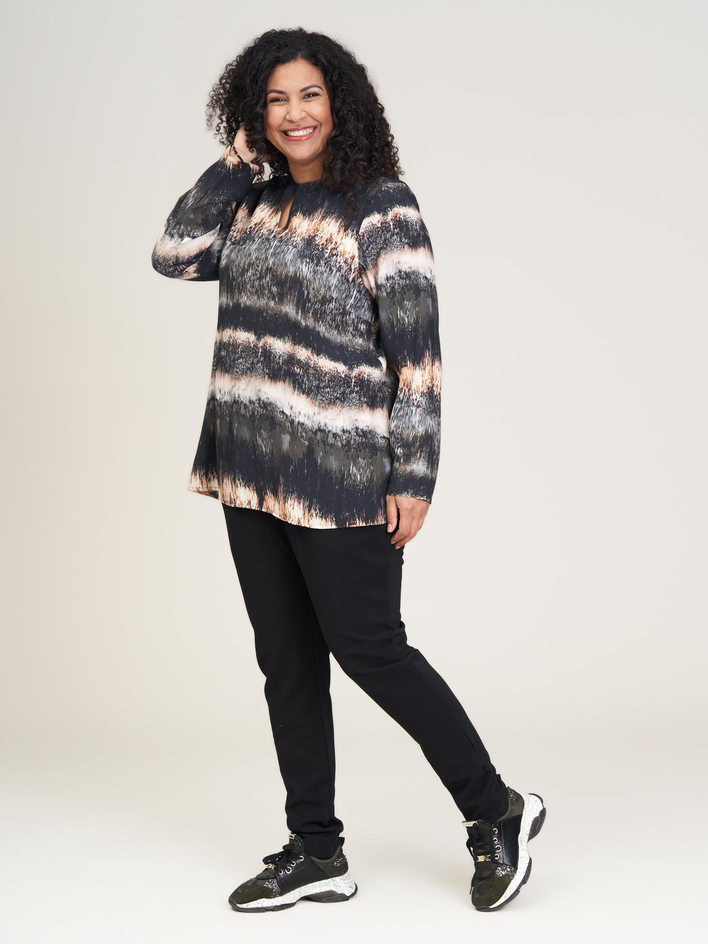 Studio - Fie mynstruð blússa