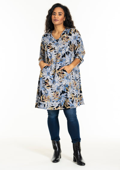 Studio - Birgitte kjóll með bláu blómamynstri