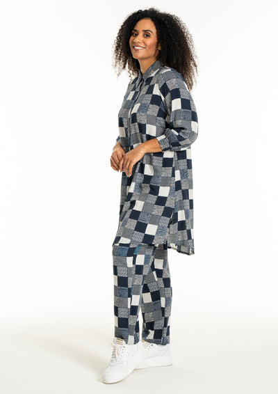 Studio - Emilie síð skyrta með dökkbláu mynstri