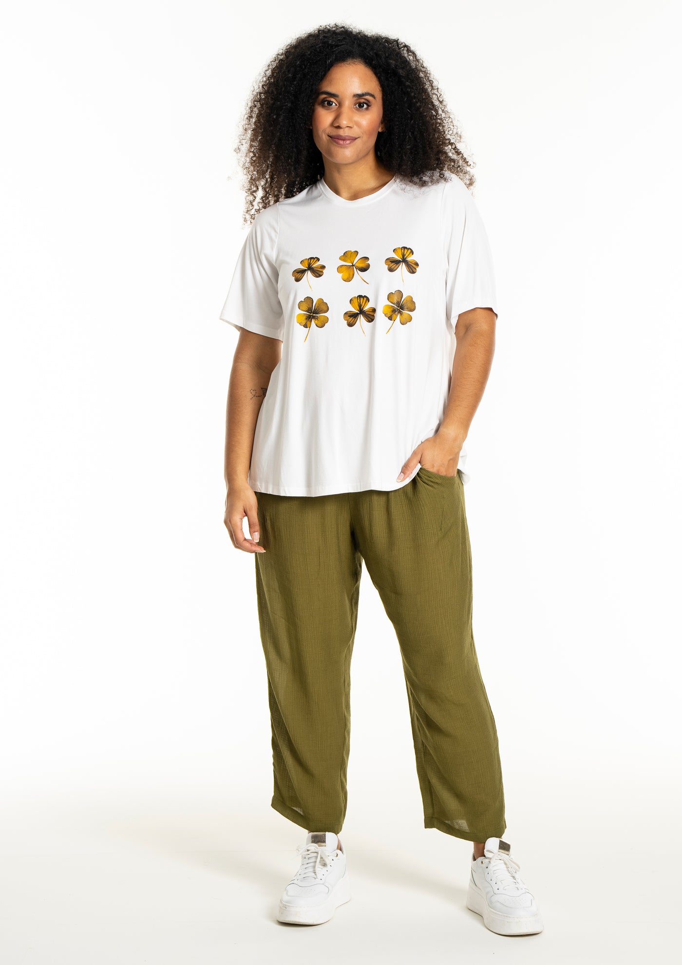 Studio - Bella stuttermabolur með mynd