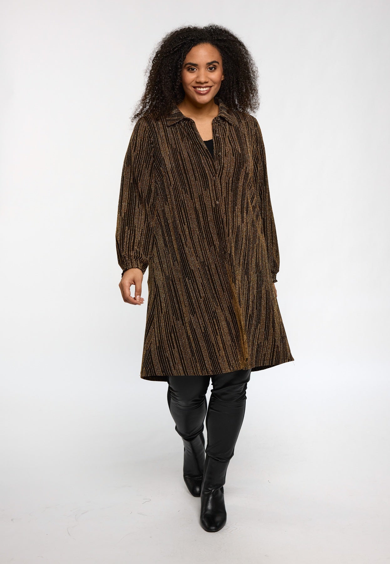 Studio - Emilie sparileg síð skyrta með glimmer áferð