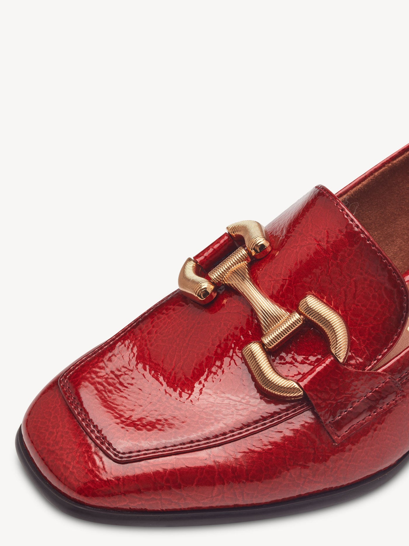 Tamaris - Leður mokkasínur með hæl og gylltu skrauti