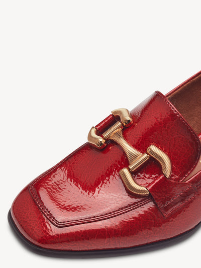 Tamaris - Leður mokkasínur með hæl og gylltu skrauti