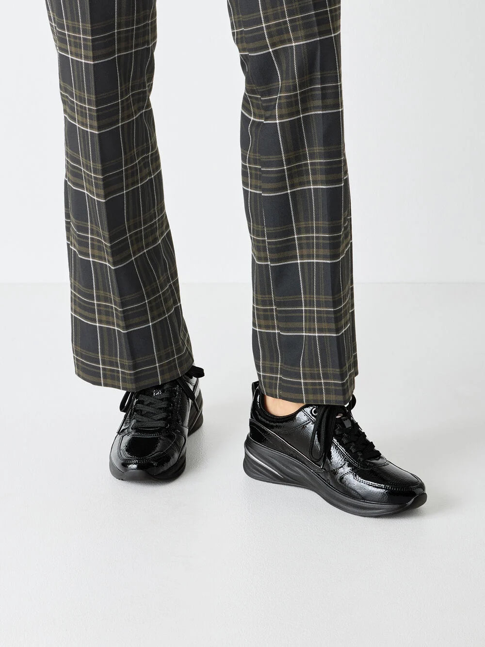 Tamaris - Gljáandi strigaskór