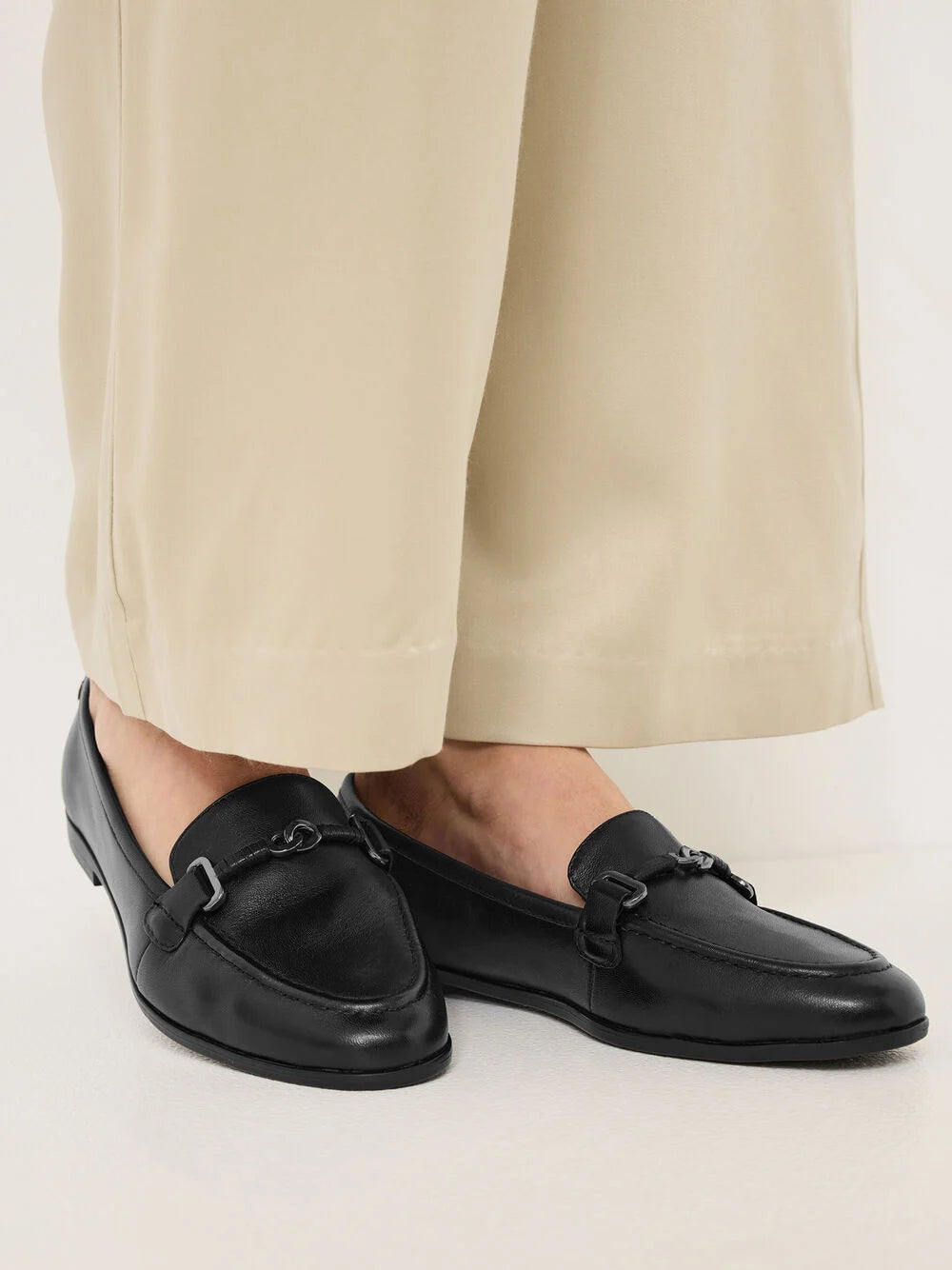 Tamaris - Leður mokkasínur með skrauti